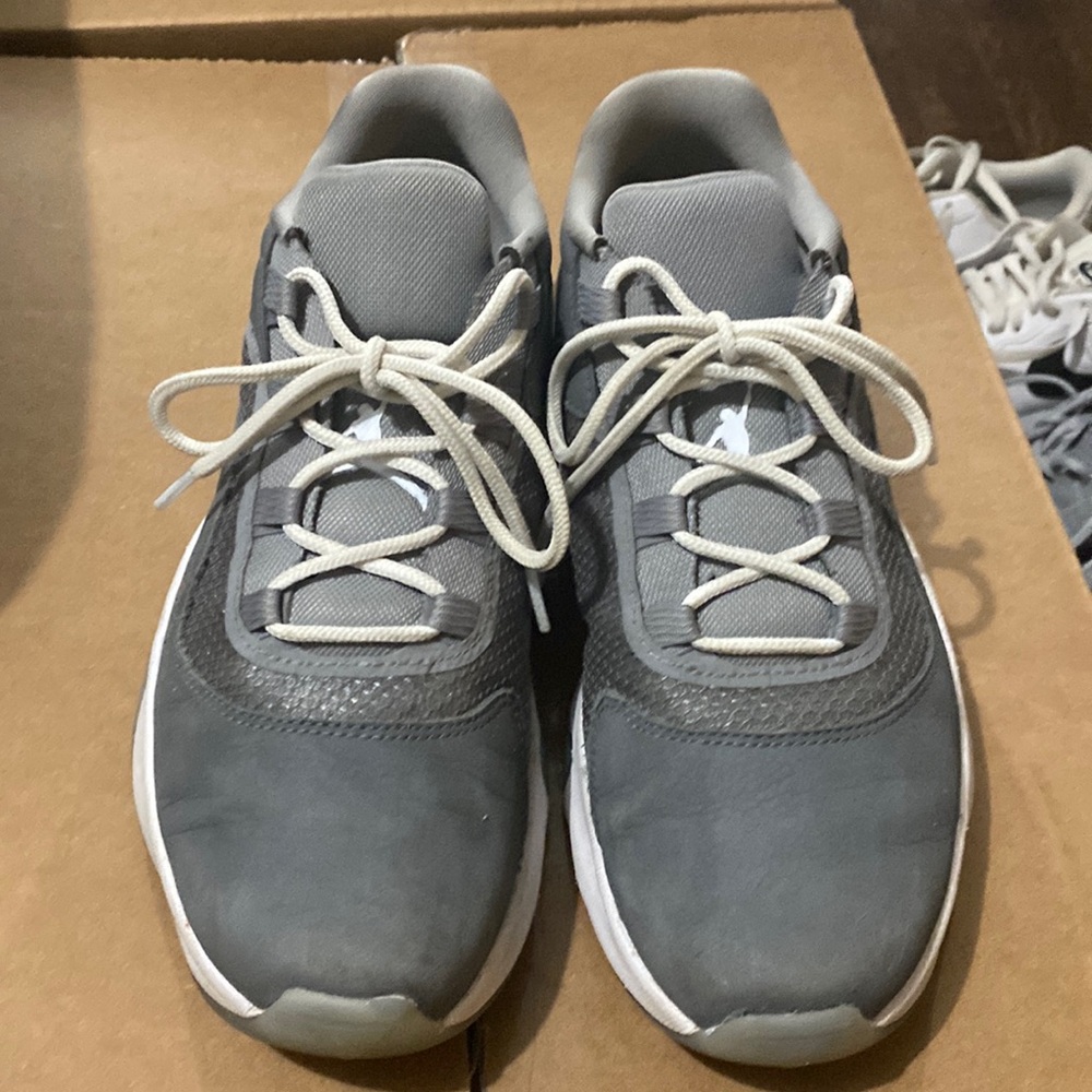 Mens Jordan lowcut sneakers